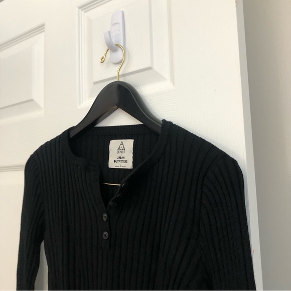 UNIF X Urban Outfitters Ribbed Cropped Henley Crop Long Sleeve Top in Black M/L - Picture 4 of 14